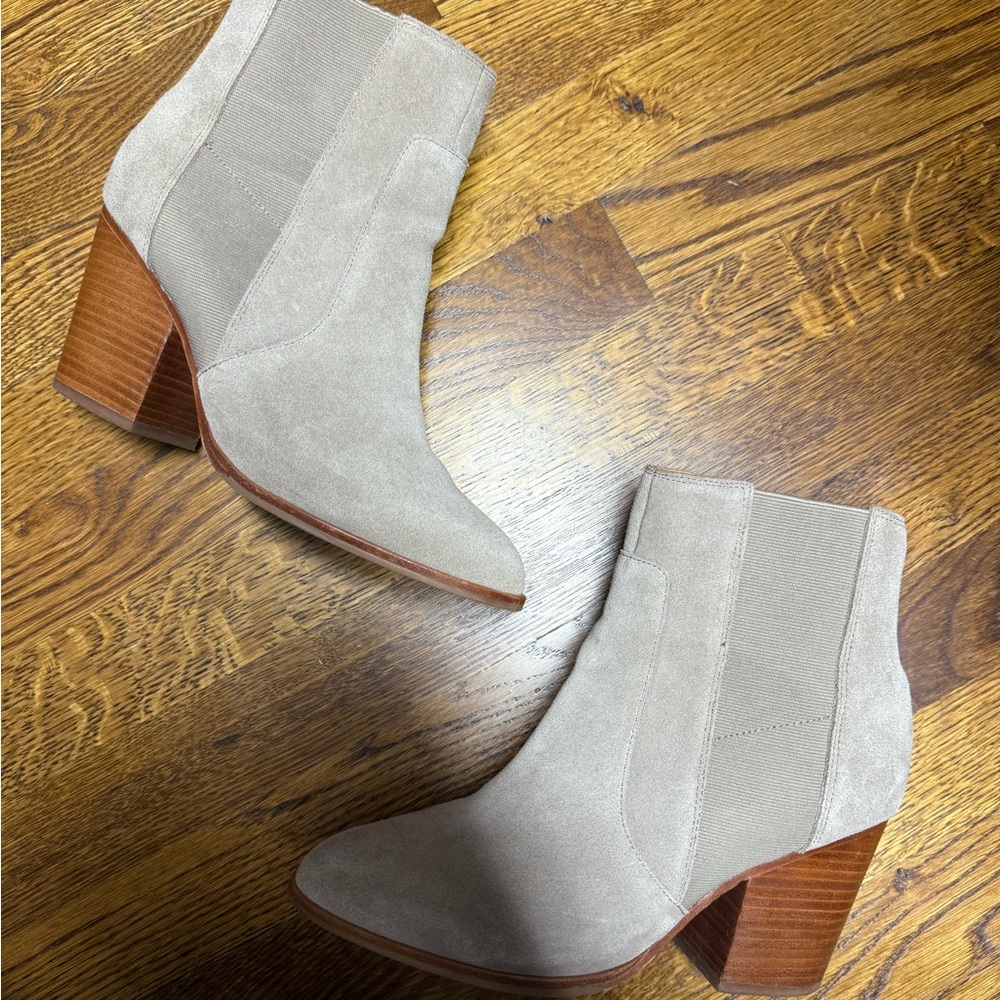 Stylish Tan/Gray Ankle Boots